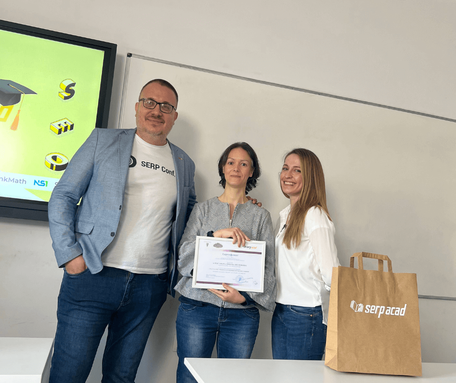 С Борислав Арапчев, SEO Strategist на Serpact при получаването на сертификата за успешно завършване на Академията SERP Acad.